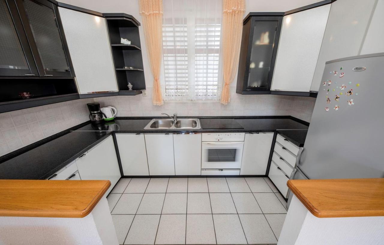 Apartments Stanicic Kampor Екстериор снимка