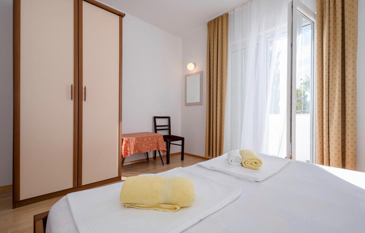 Apartments Stanicic Kampor Стая снимка